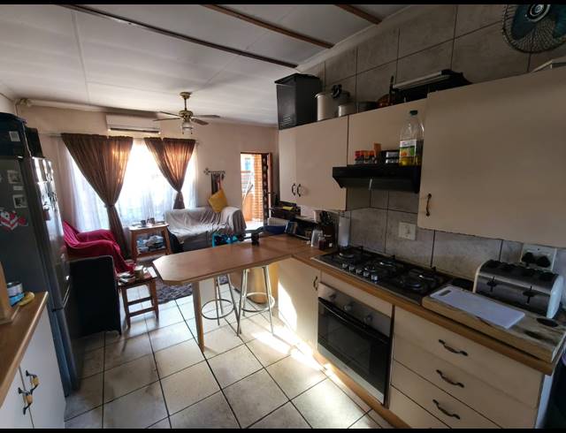 4 BEDROOM HOUSE FOR SALE IN OOS EINDE
